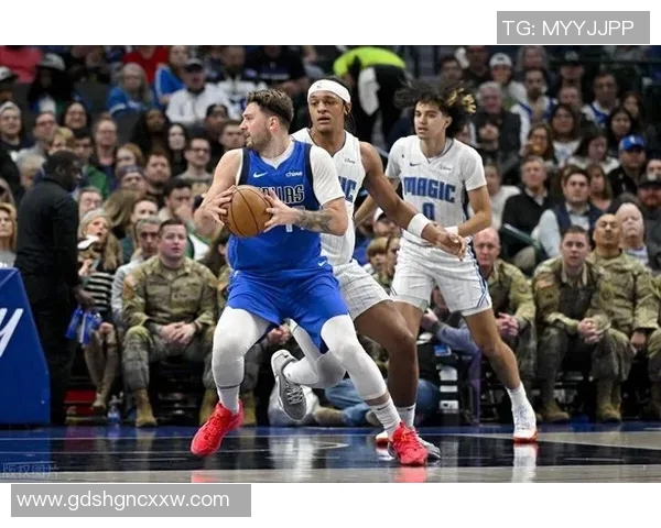 低效！班凯罗28投仅11中空砍26+11+8 出现6次失误&跳投迷之自信