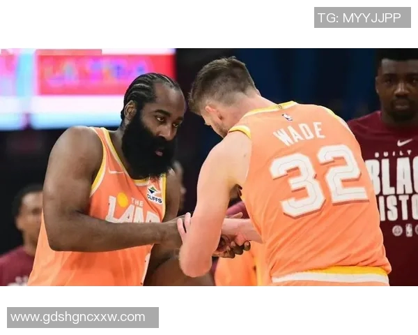 哈登拇指骨折，骑士对阵雄鹿悬念重重