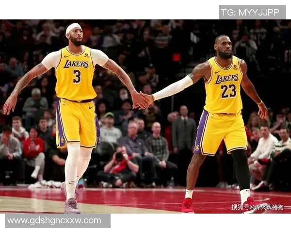 詹眉20+5仍惨败！湖人替补仅得20分，普里查德一人30分教做人