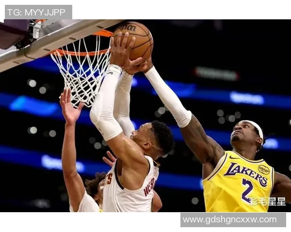 湖人逆转鹈鹕取三连胜，老詹21+7+7距纪录一步之遥，东契奇却陷停赛危机